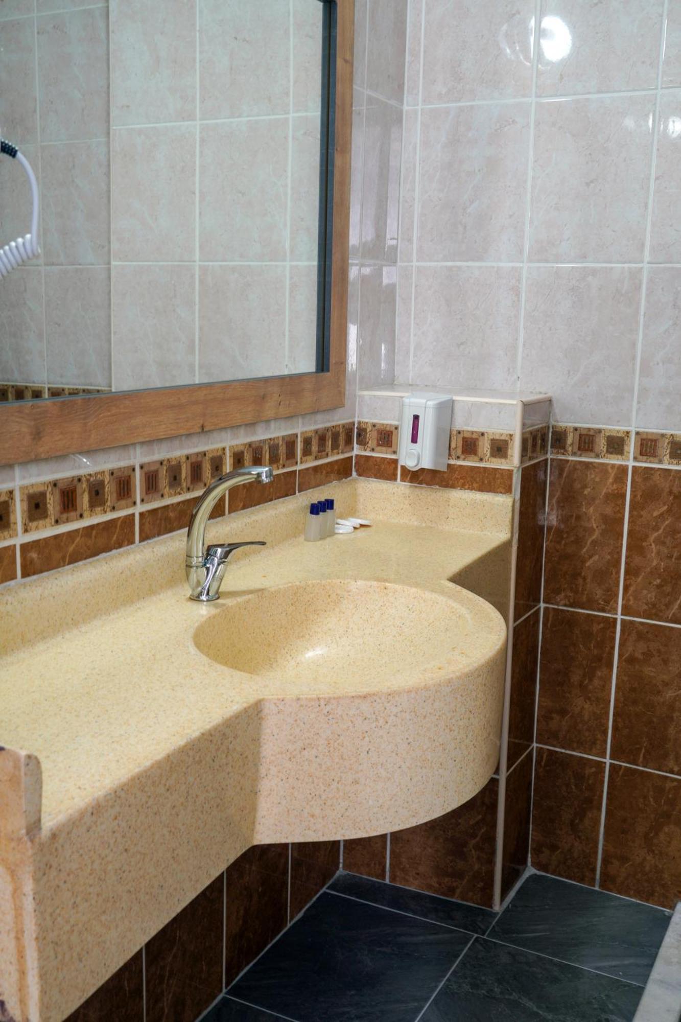 אלאניה Anna Queen Hotel מראה חיצוני תמונה